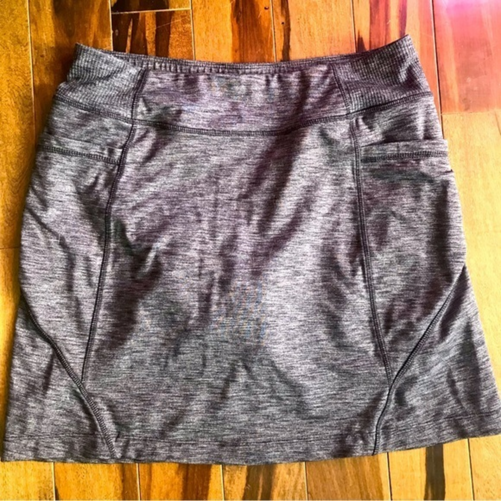 Athleta Heather Black Excursion Skort M EUC‎